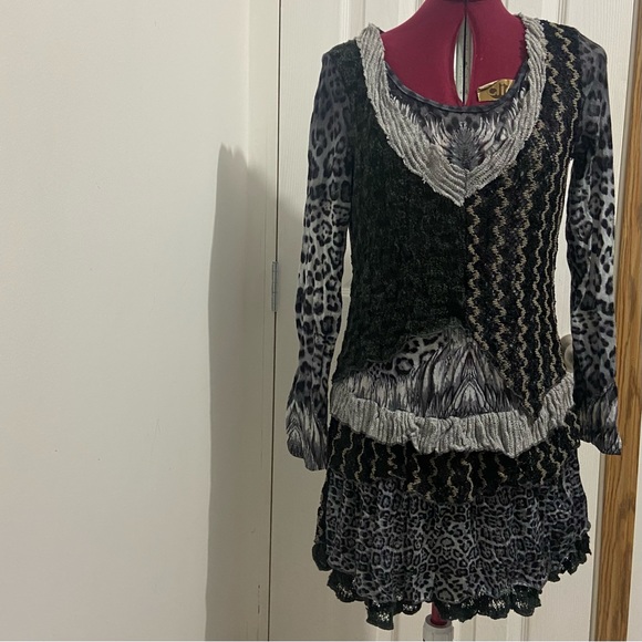 ESHA Design women lace and sequins lace long sleeves frilled top. Size S. Used. - Picture 1 of 7